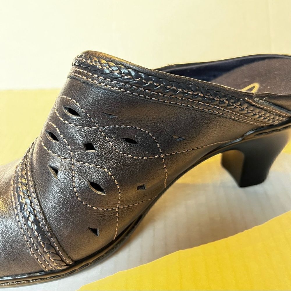 Clarks Women's Heeled Clogs Black 6 1/2M - Picture 3 of 9